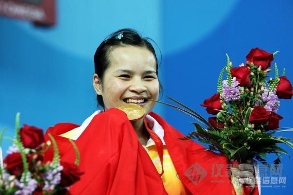 【转帖】女力士陈燮霞夺举重金牌 为中国赢得北京奥运首金