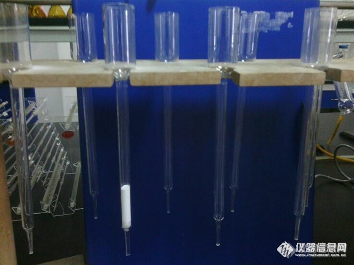 用于装填自制的氧化铝柱的玻璃装置叫什么