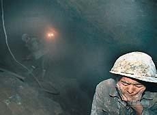 矿工们该如何躲避煤矿粉尘的健康灾难呢