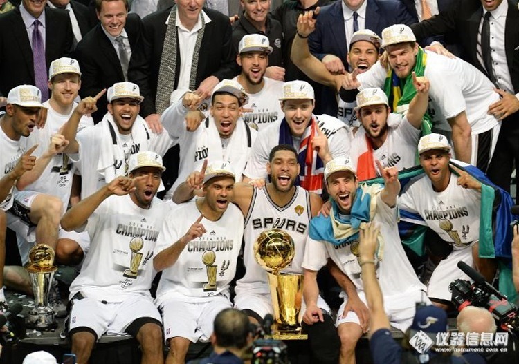 圣安东尼奥马刺队击败迈阿密热火队夺得NBA总冠军
