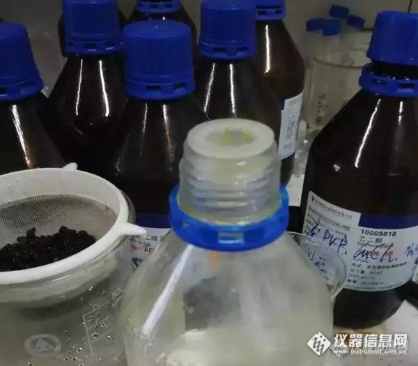如何优雅地打开实验室各种瓶盖？