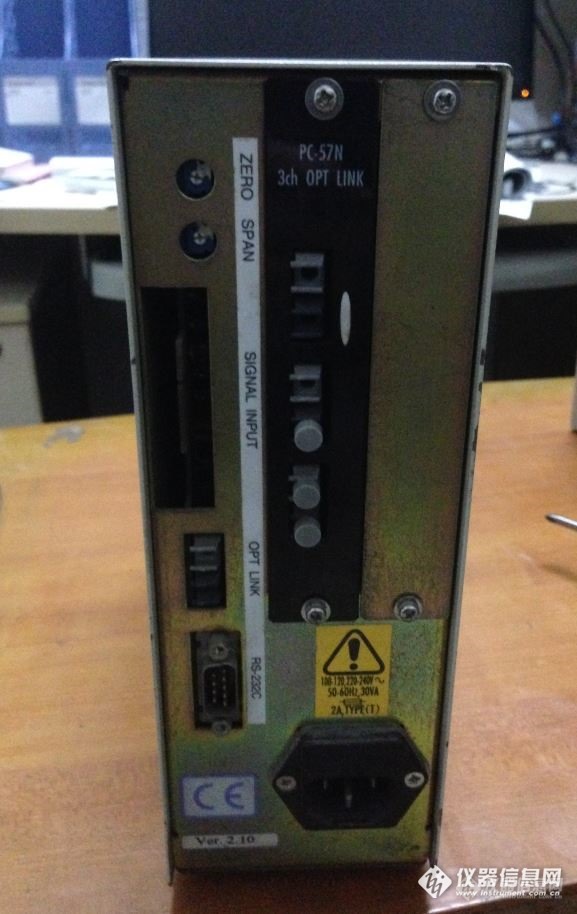 请问岛津控制器CBM-102的电压是多少？它能控制气相吗？