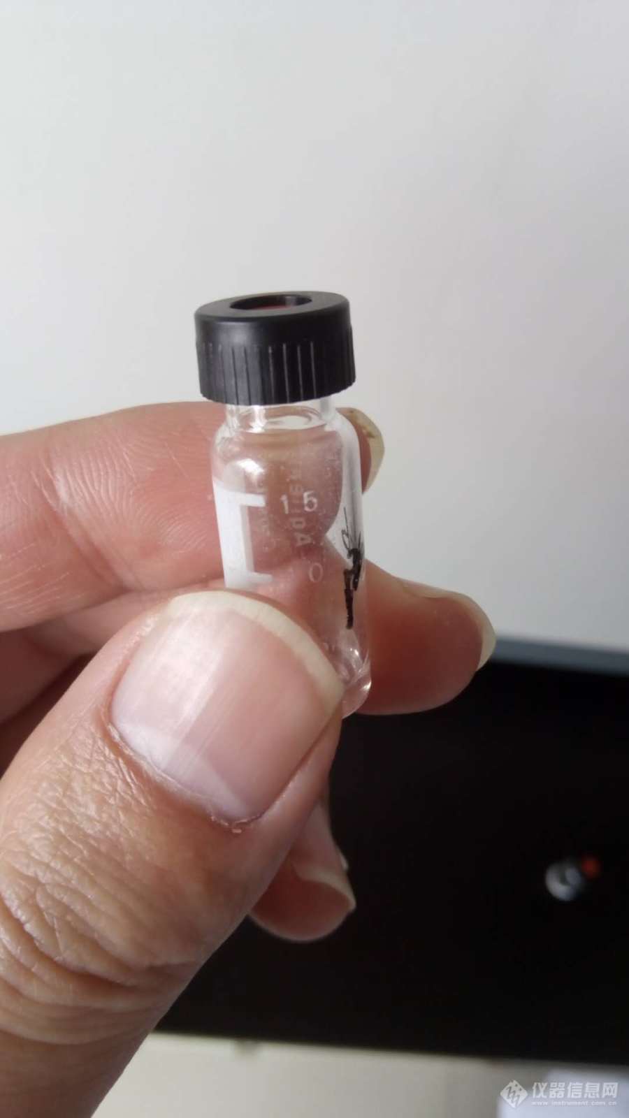 行业主题最近刚买了一包安捷伦的2ml进样小瓶瓶盖,但是上机时发现进样