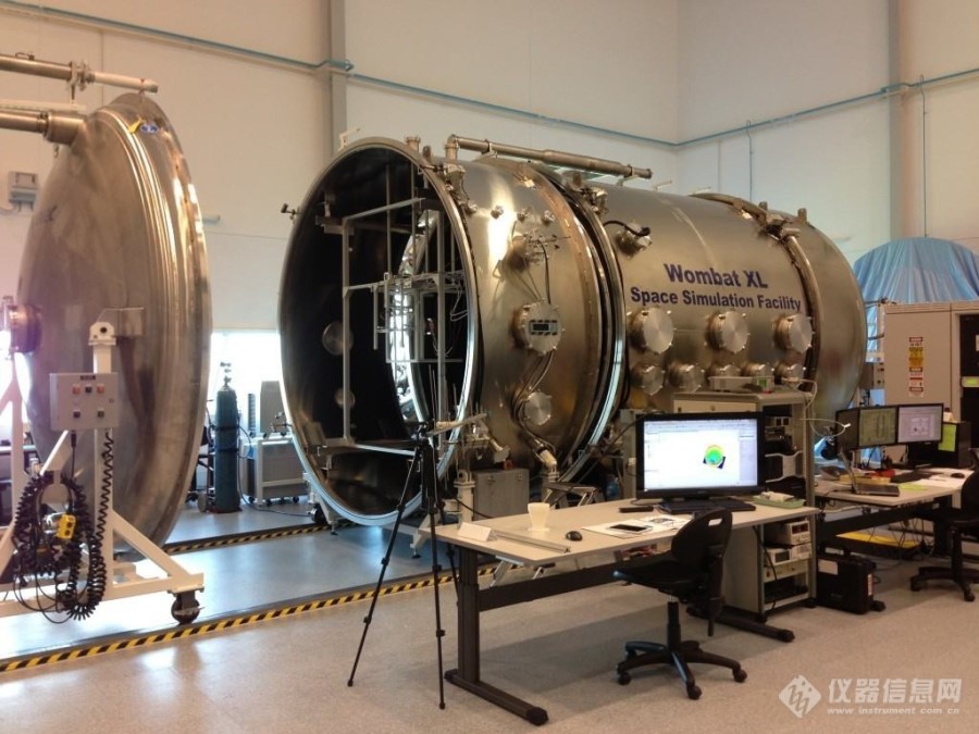 低气压精确控制技术在微纳卫星电热等离子体微推进器羽流特性测试中的应用