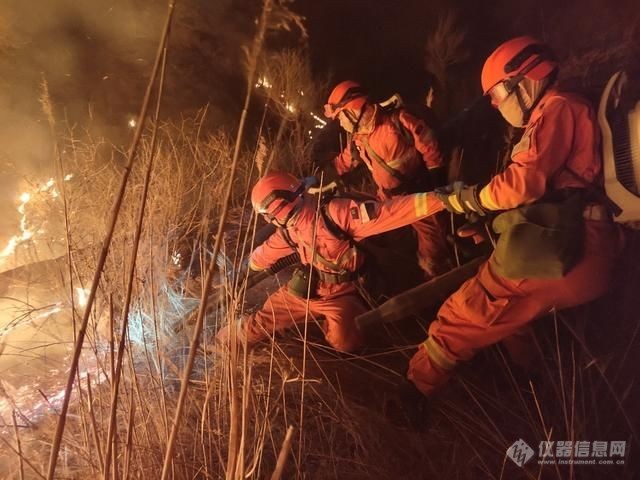 重庆北碚森林灭火展现最帅森林消防员4