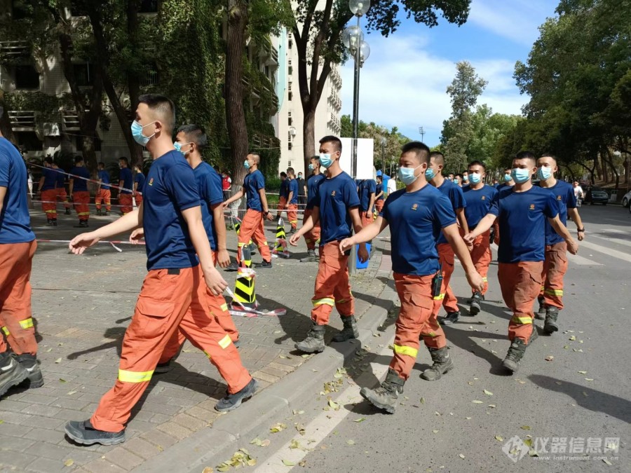 重庆北碚森林灭火展现最帅森林消防员6