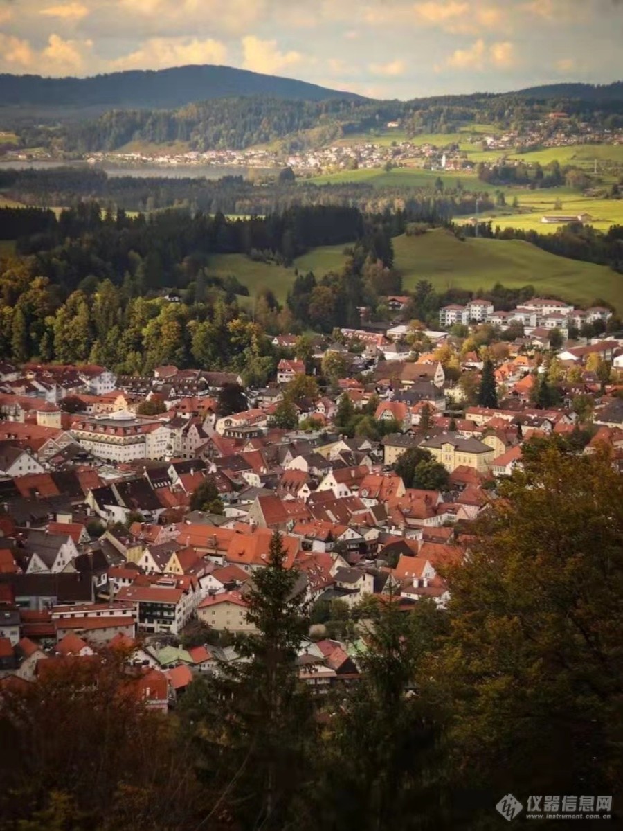 一起欣赏德国菲森(Füssen)小镇。6