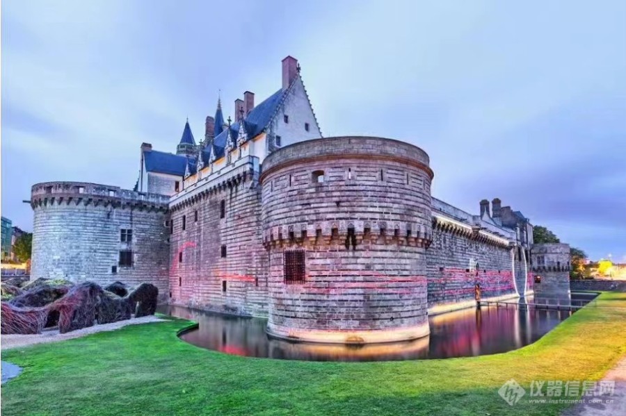 一起看看诞生世界上第一辆公交车的法国西北部小城南特（Nantes）。3