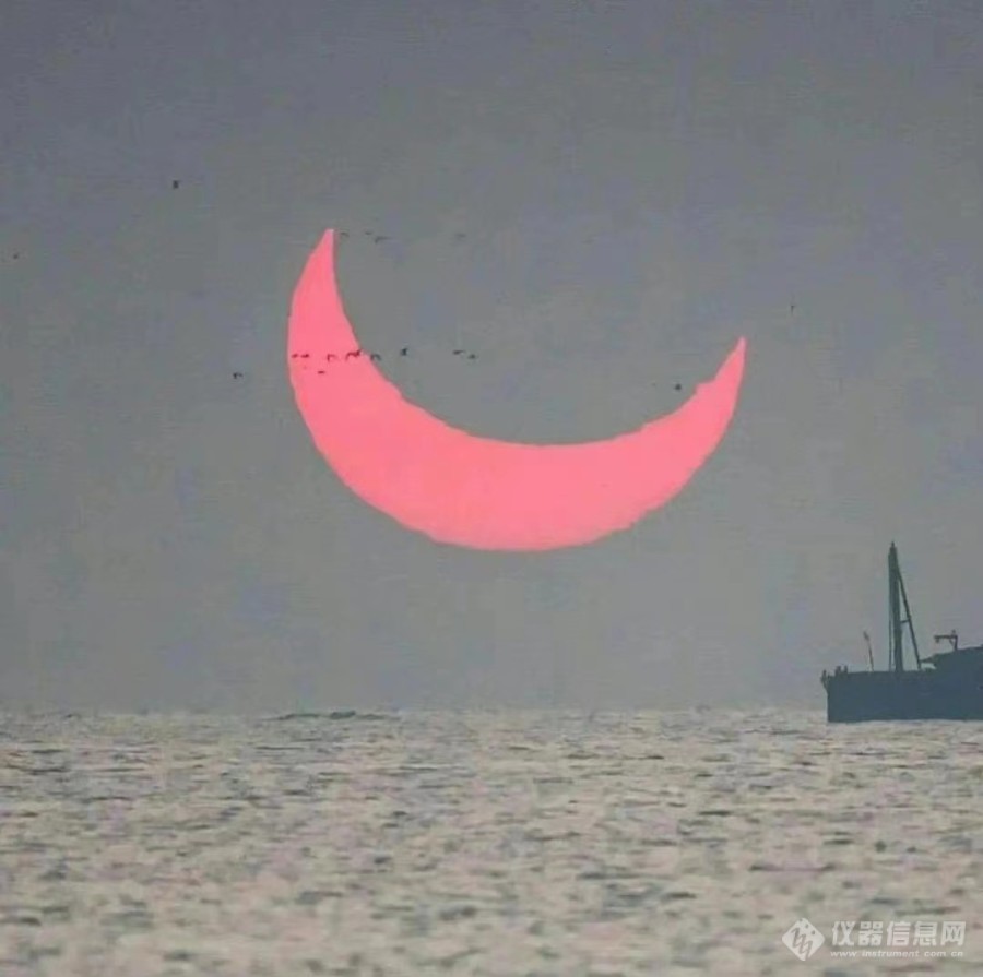 一起欣赏阿拉伯海波斯湾的日偏食日出 5