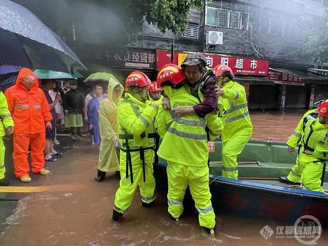 赞人民子弟兵抗洪救灾 2